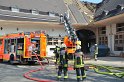 Feuer 3 Dachstuhlbrand Koeln Rath Heumar Gut Maarhausen Eilerstr P521